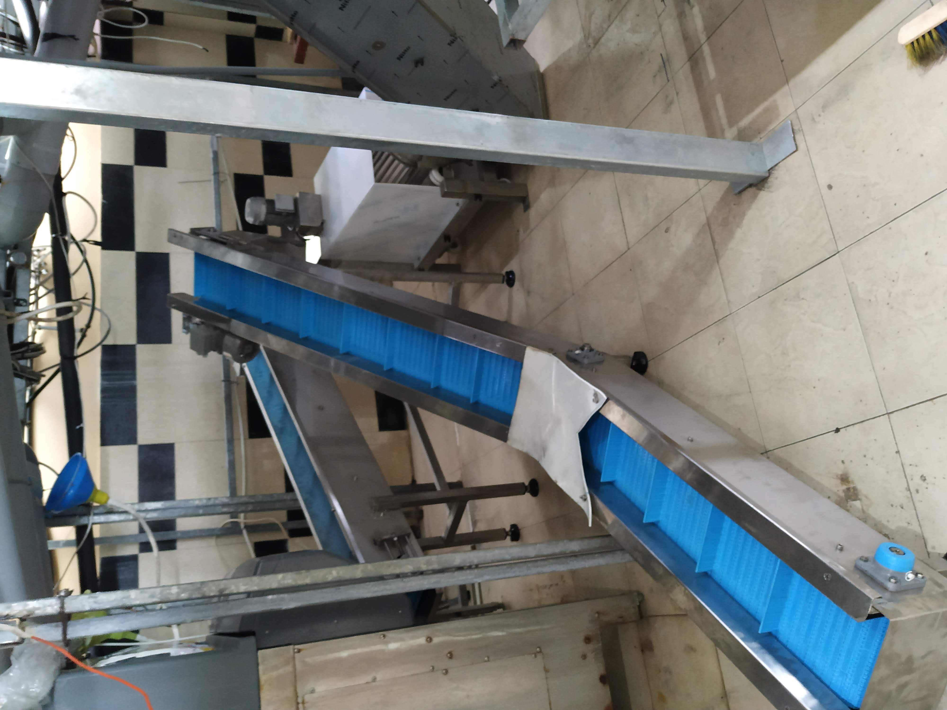 Conveyor slide